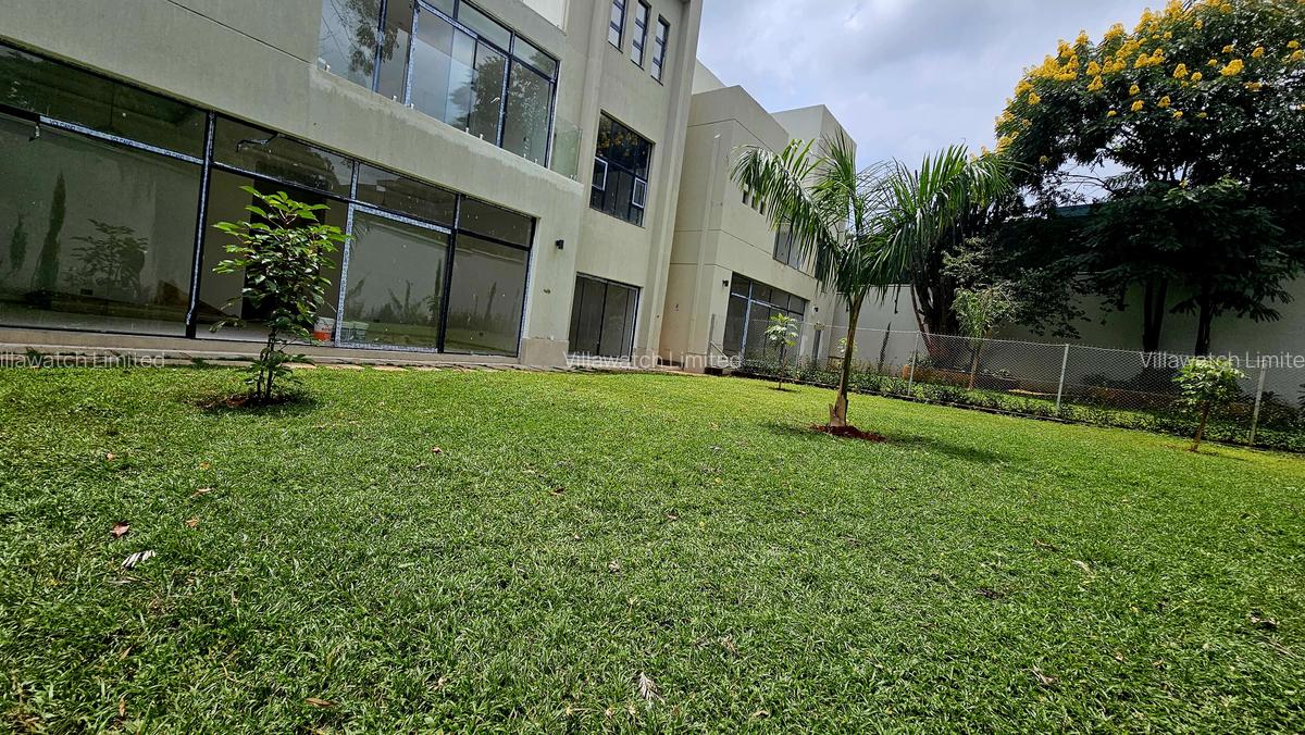 5 Bed Townhouse with En Suite in Lavington - 3