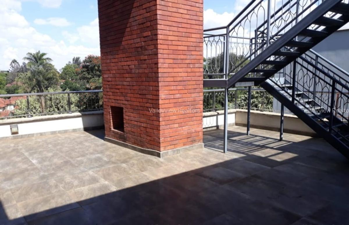 4 Bed Townhouse with En Suite at Lavington - 14