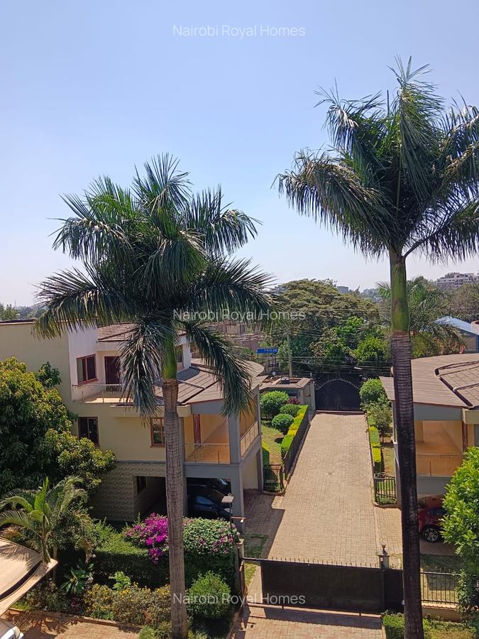 5 Bed Townhouse with En Suite at Lavington Green - 19