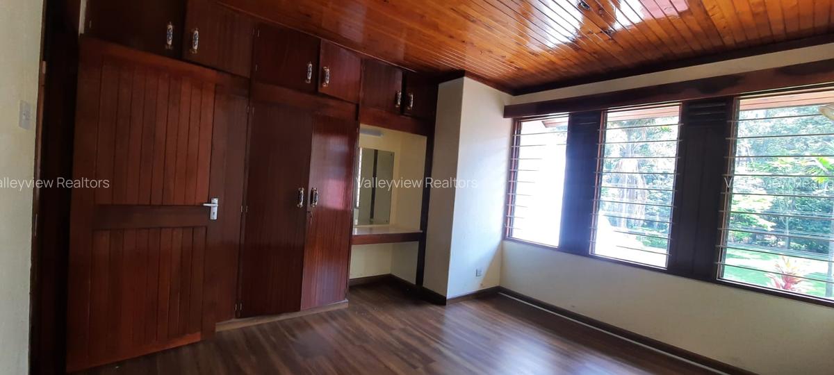 3 Bed House with En Suite at Lavington - 16