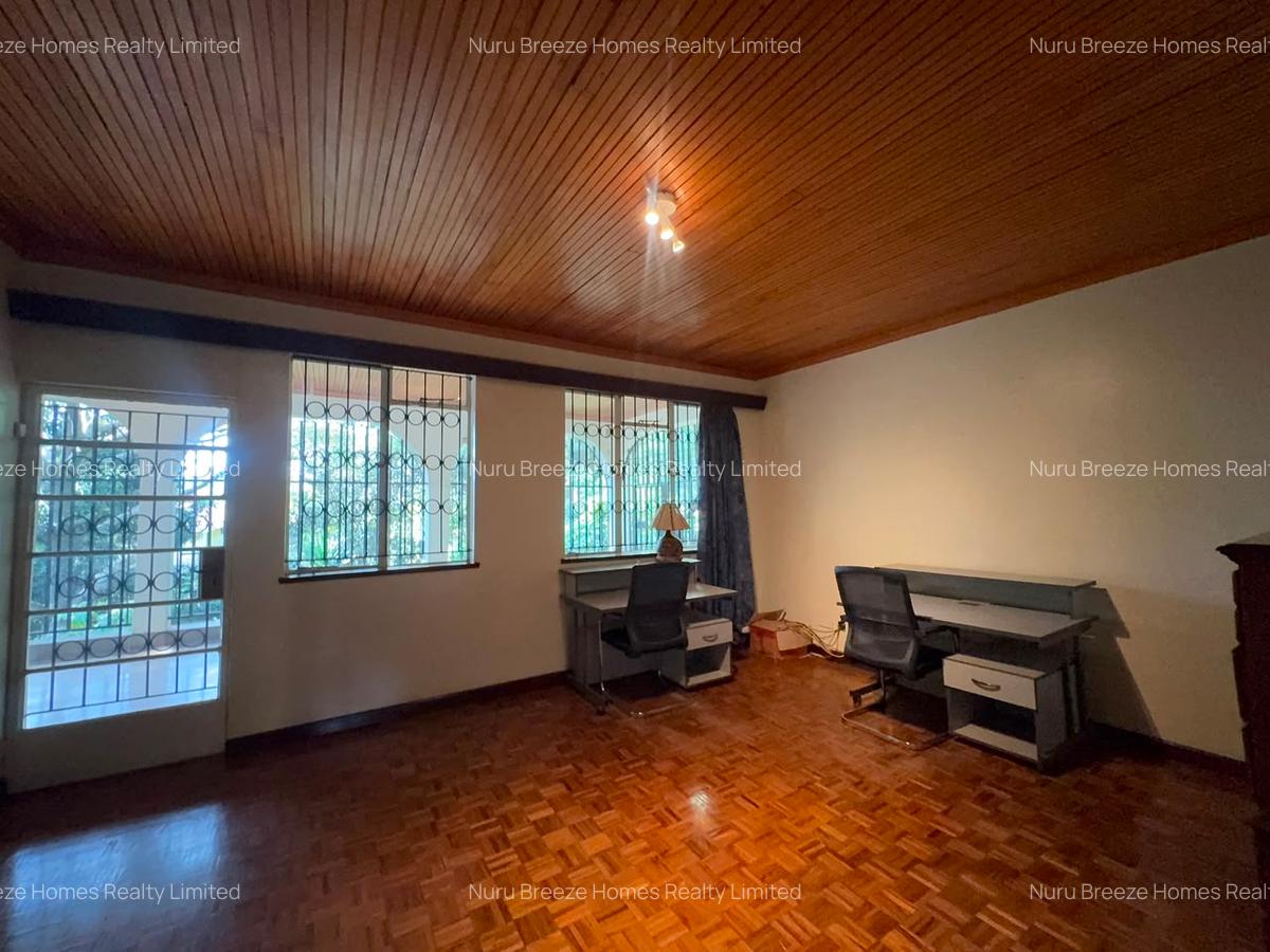 4 Bed House with En Suite in Nyari - 19