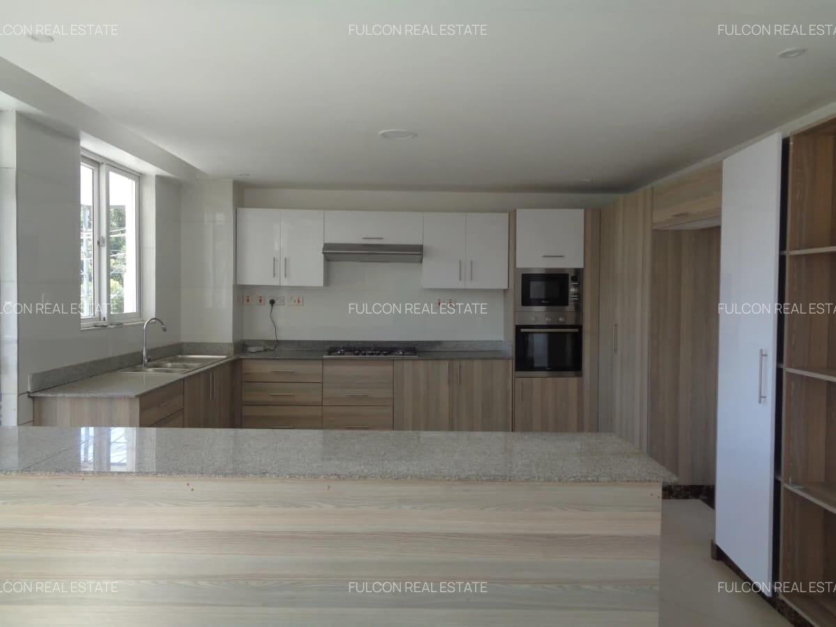 3 Bed Apartment with En Suite in Lavington - 7