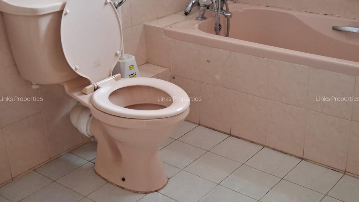 4 Bed Townhouse with En Suite at Lavington - 10