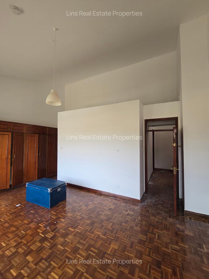 4 Bed Townhouse with En Suite in Spring Valley - 15