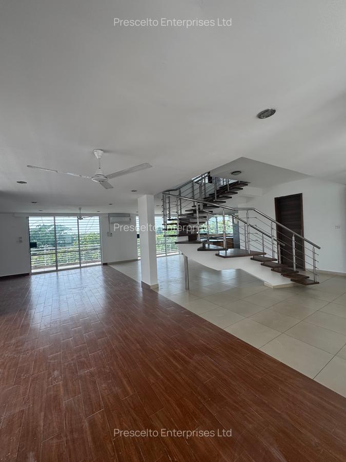 4 Bed Apartment with En Suite at Greenwood - 3