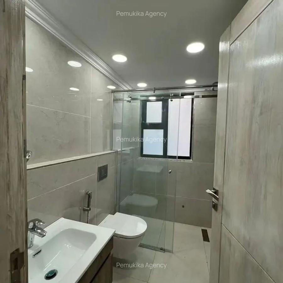 6 Bed Townhouse with En Suite in Runda - 4