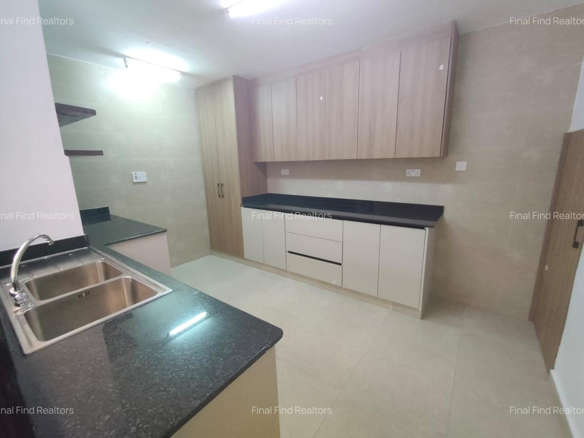 3 Bed Townhouse with En Suite in Brookside - 13