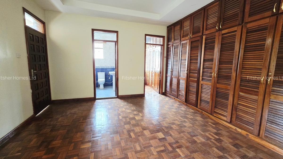 5 Bed House with En Suite in Runda - 16