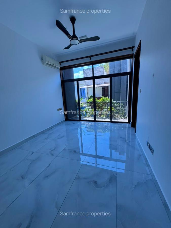 5 Bed Villa with En Suite at Moyne Drive - 5