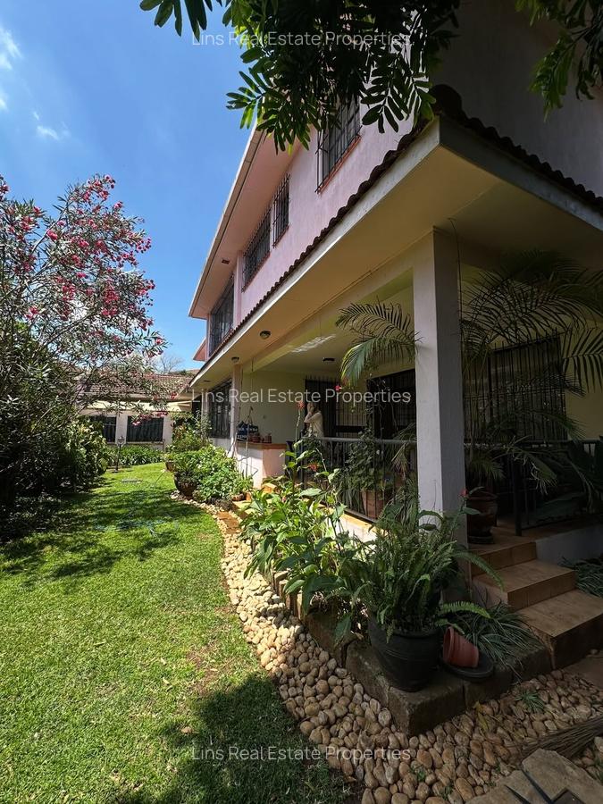 5 Bed Townhouse with En Suite in Lavington - 1