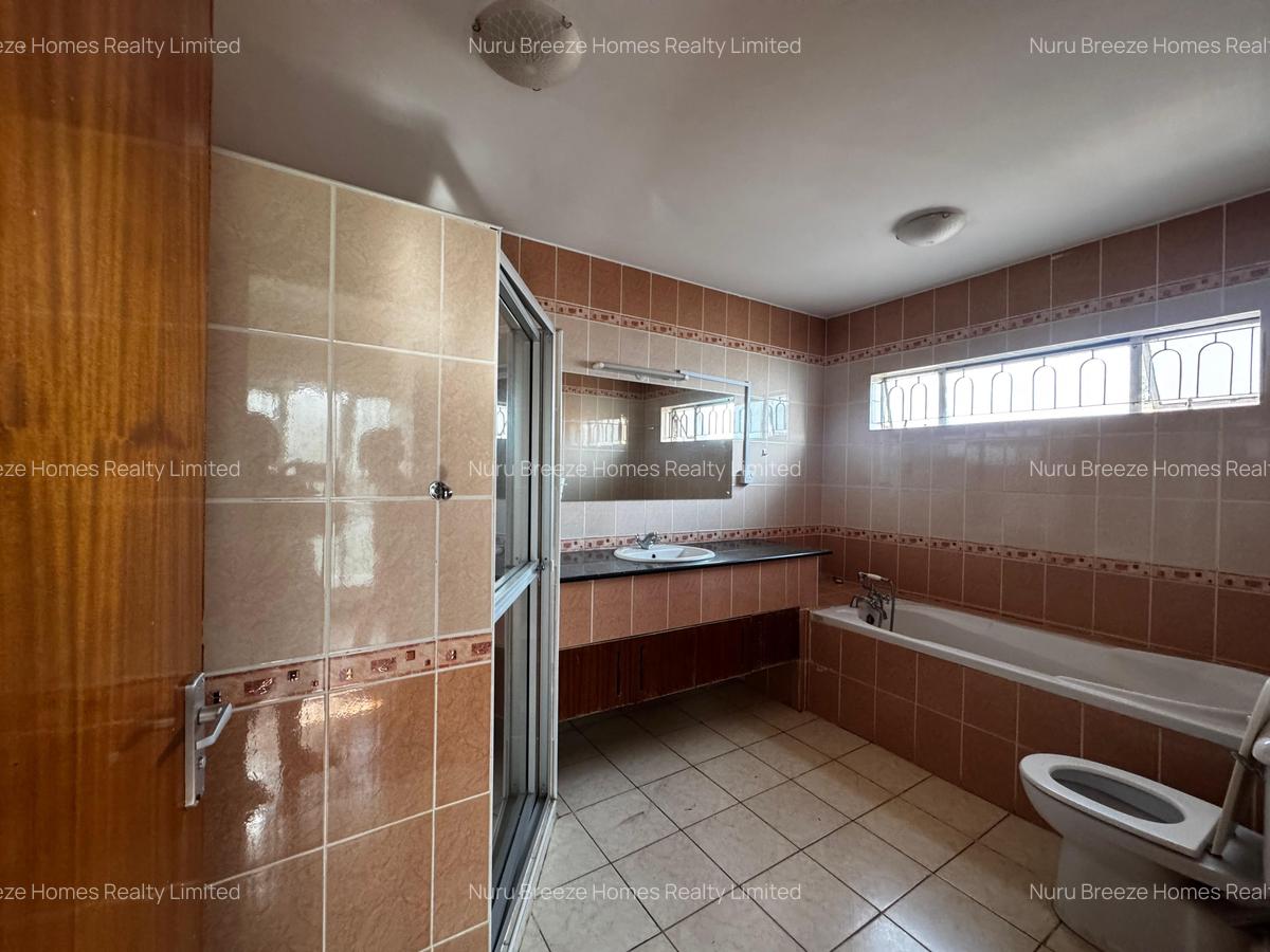 4 Bed Townhouse with En Suite in Spring Valley - 16