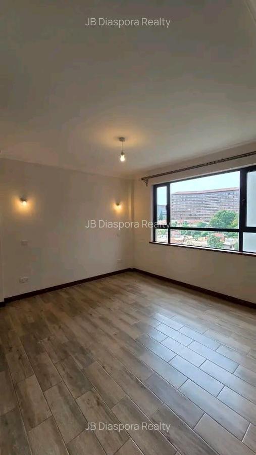3 Bed Apartment with En Suite at 3Rd Parklands - 2