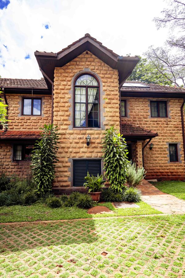 4 Bed House with En Suite at Windsor - 5