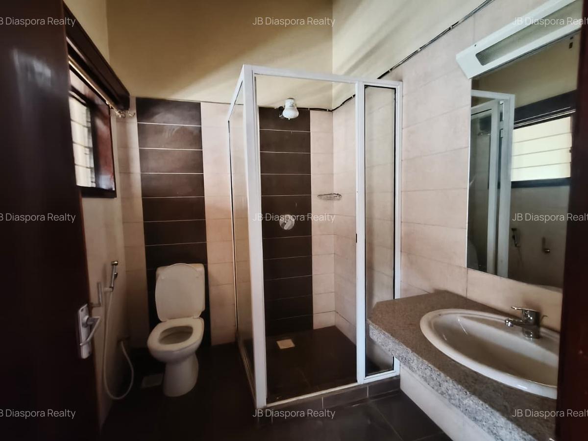 5 Bed Apartment with Staff Quarters at 2Nd Parklands - 9