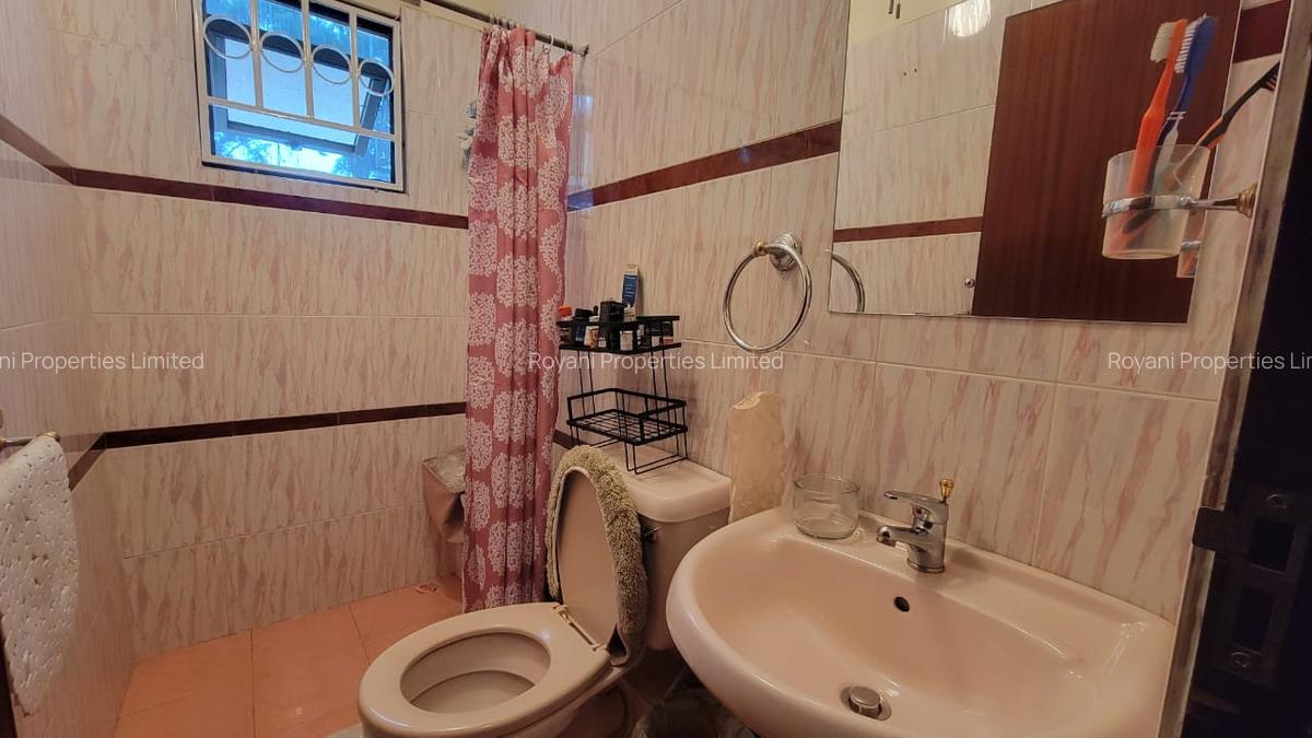 5 Bed House with En Suite in Lavington - 16