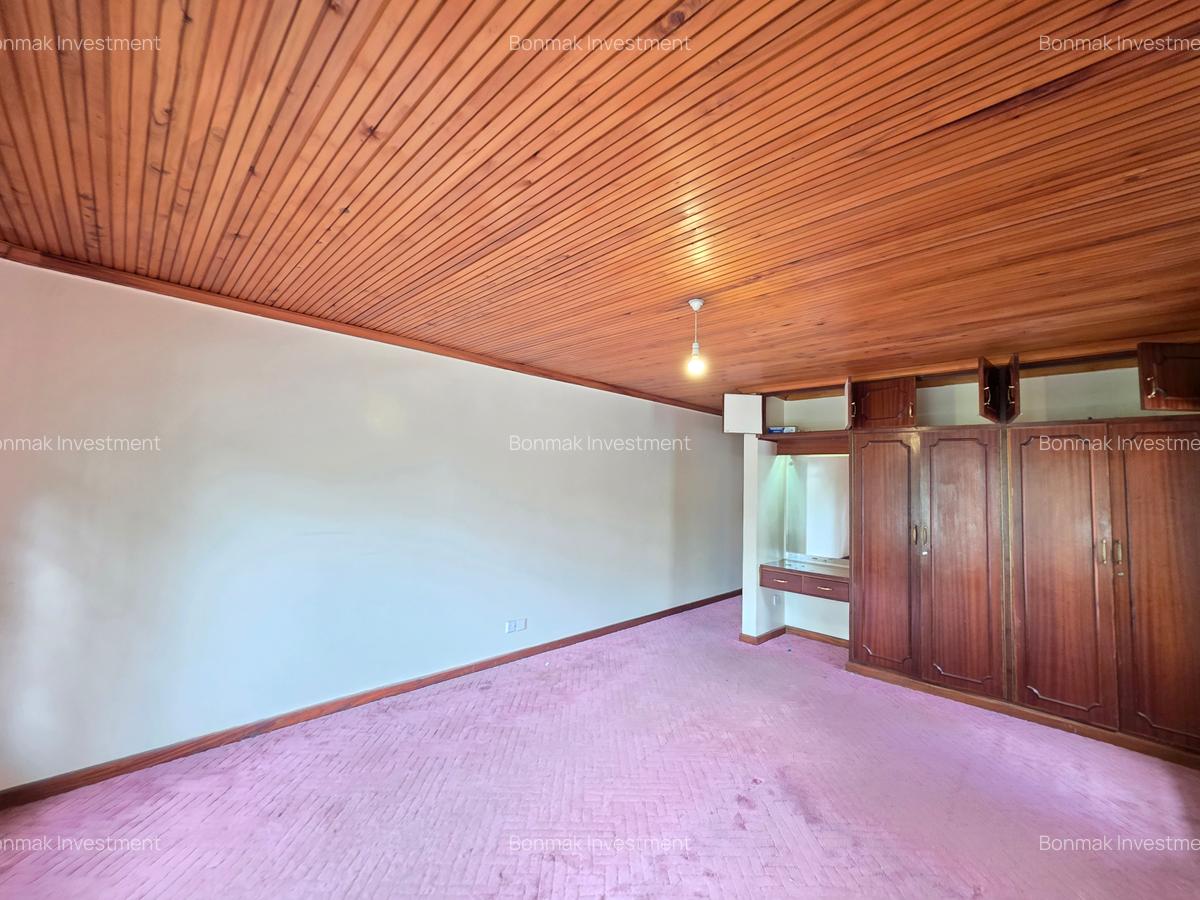 4 Bed Townhouse with En Suite at Valley Arcade - 18
