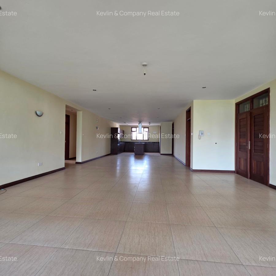 3 Bed Apartment with En Suite in Riverside - 2