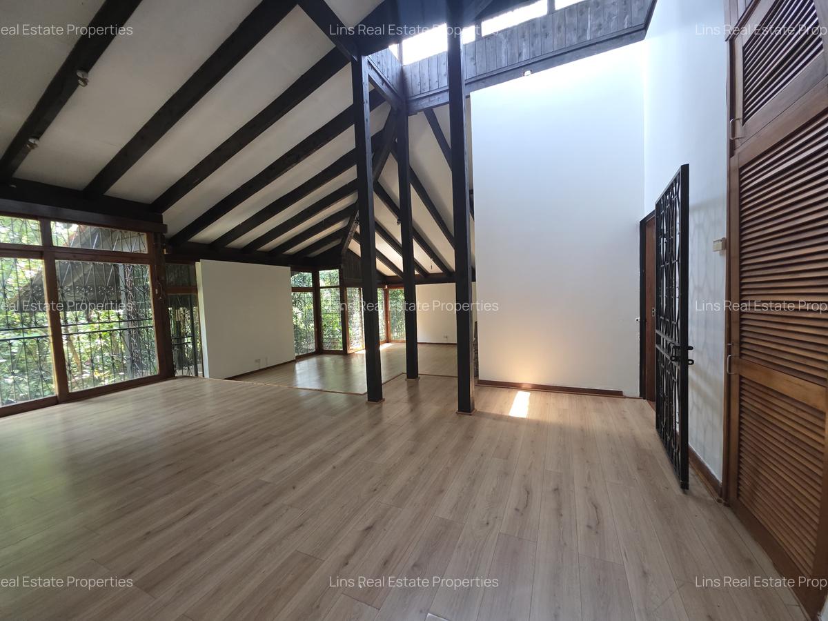 4 Bed House with En Suite in Lake View - 12