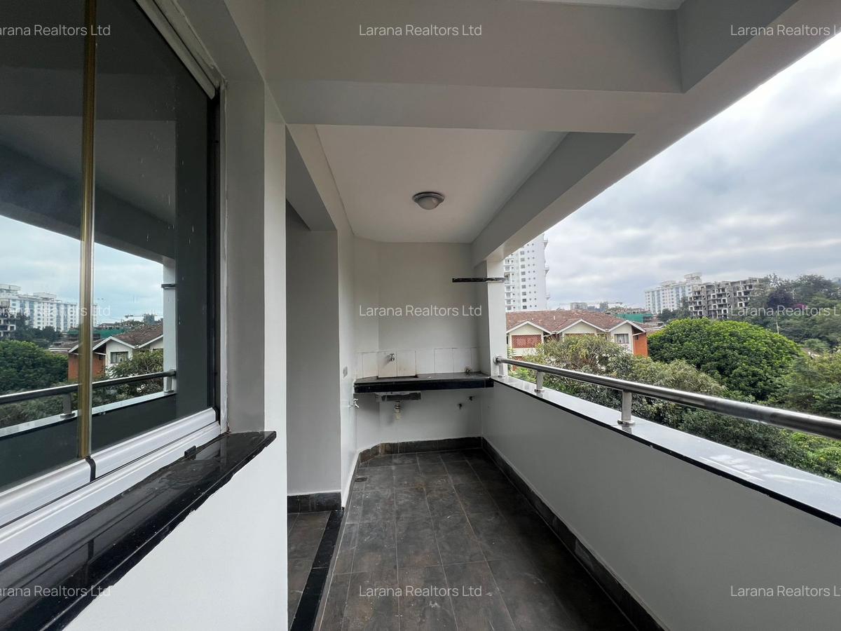 3 Bed Apartment with En Suite at Riverside Dr - 13