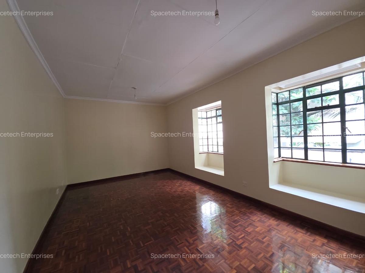 4 Bed Townhouse with En Suite in Westlands Area - 17