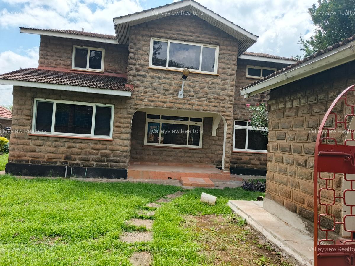 4 Bed Townhouse with En Suite at Lavington - 5