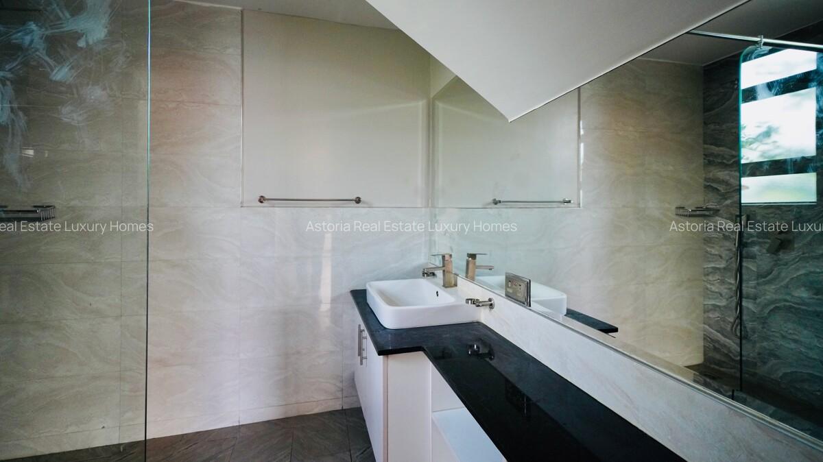 4 Bed Apartment with En Suite at 2026-535 - 17