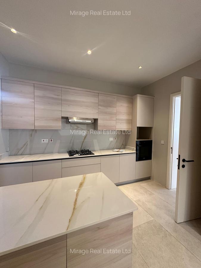 5 Bed Townhouse with En Suite in Lavington - 13