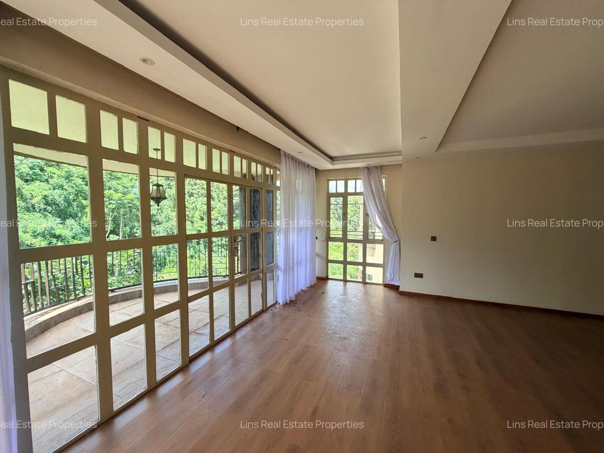 10 Bed House with En Suite in Nyari - 9