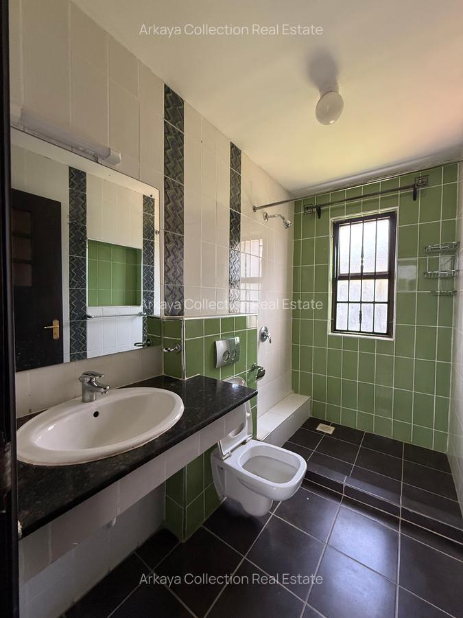 5 Bed House with En Suite in Runda - 15