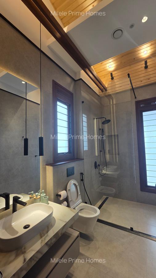 4 Bed Villa with En Suite at Tala Road - 14