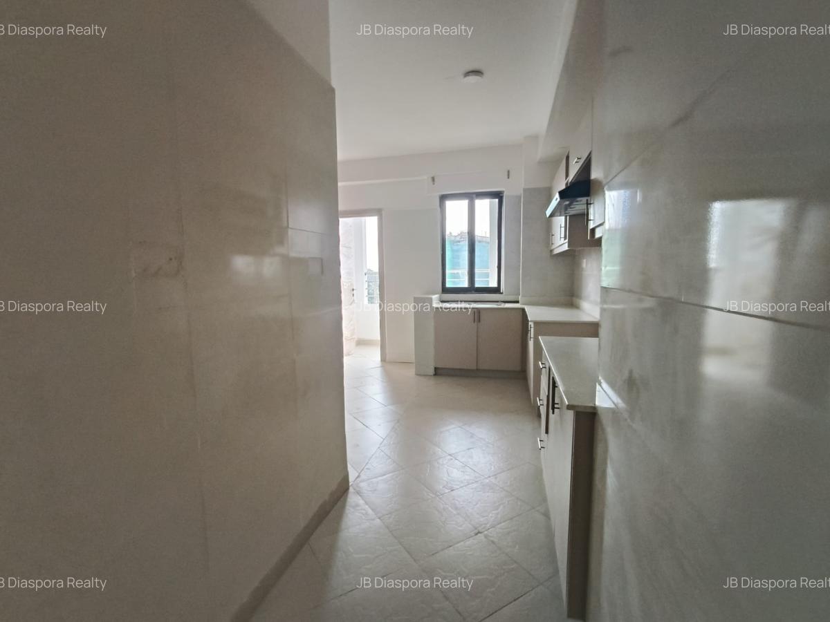 4 Bed Apartment with Swimming Pool at City Park - 11