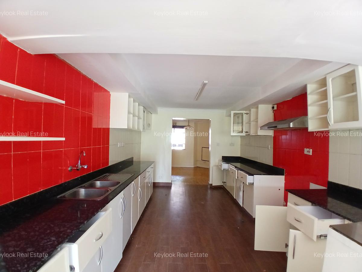 4 Bed Townhouse with En Suite at Hundred Avenue - 9