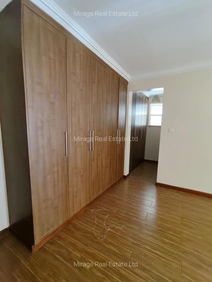 3 Bed Apartment with En Suite in Riverside - 11