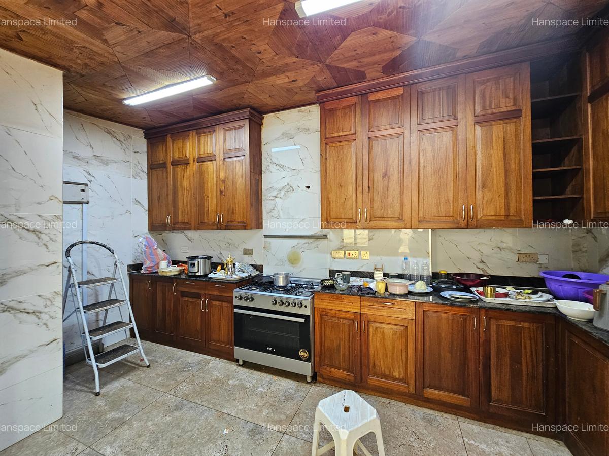 6 Bed Villa with En Suite in Lavington - 18