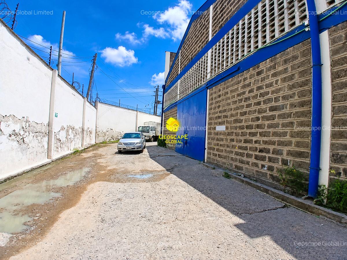 5,000 ft² Warehouse with Fibre Internet in Industrial Area - 5