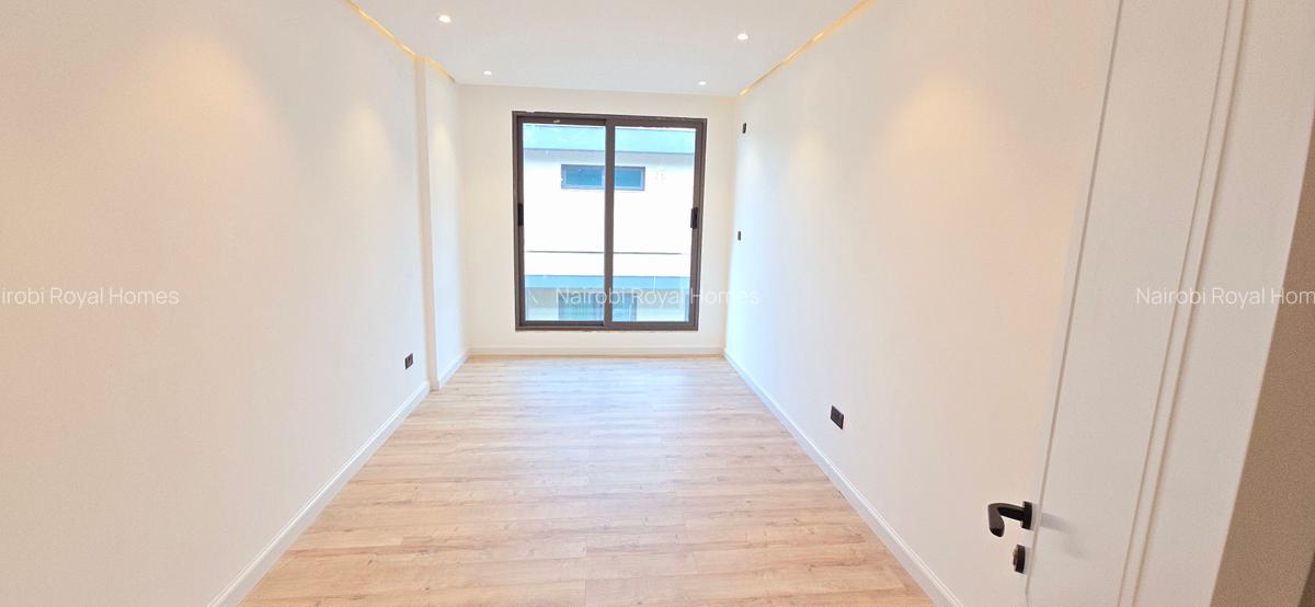5 Bed Townhouse with En Suite at Lavington Green - 11