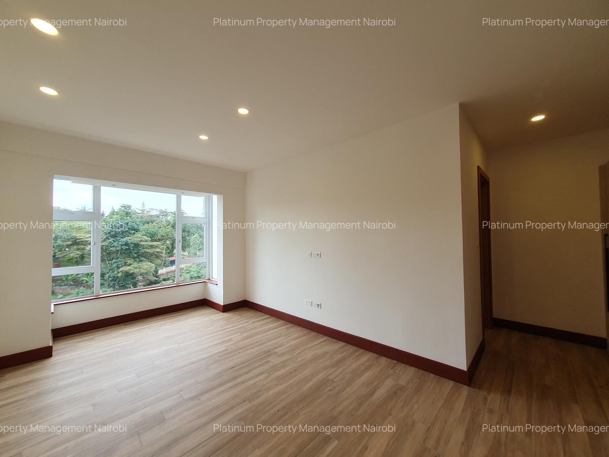 3 Bed Apartment with En Suite at The Colosseum - 12
