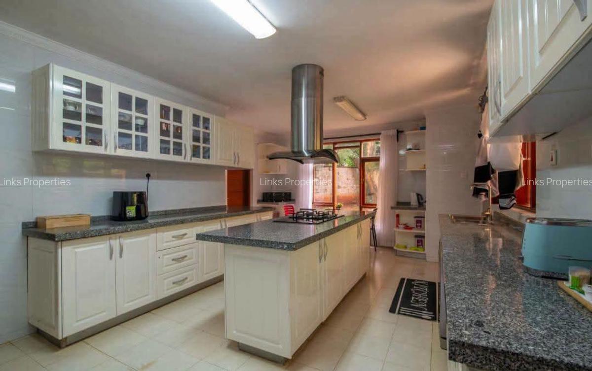5 Bed Townhouse with En Suite at Karen - 9