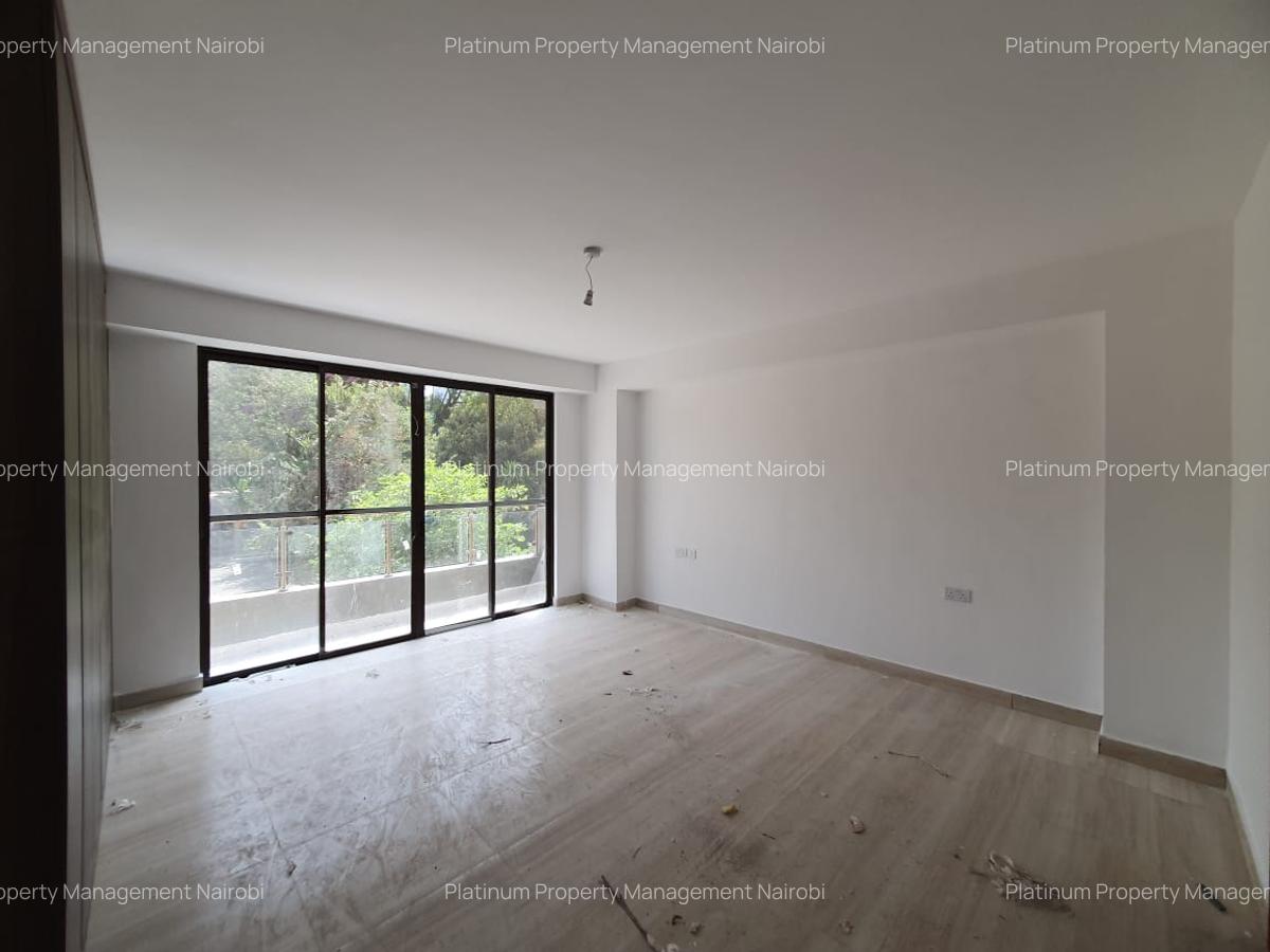 4 Bed Apartment with En Suite at Parklands - 6