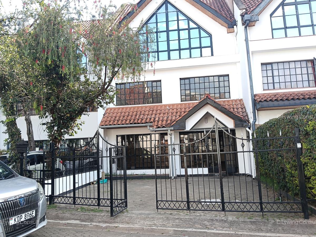 5 Bed Townhouse with En Suite at School Lane - 2