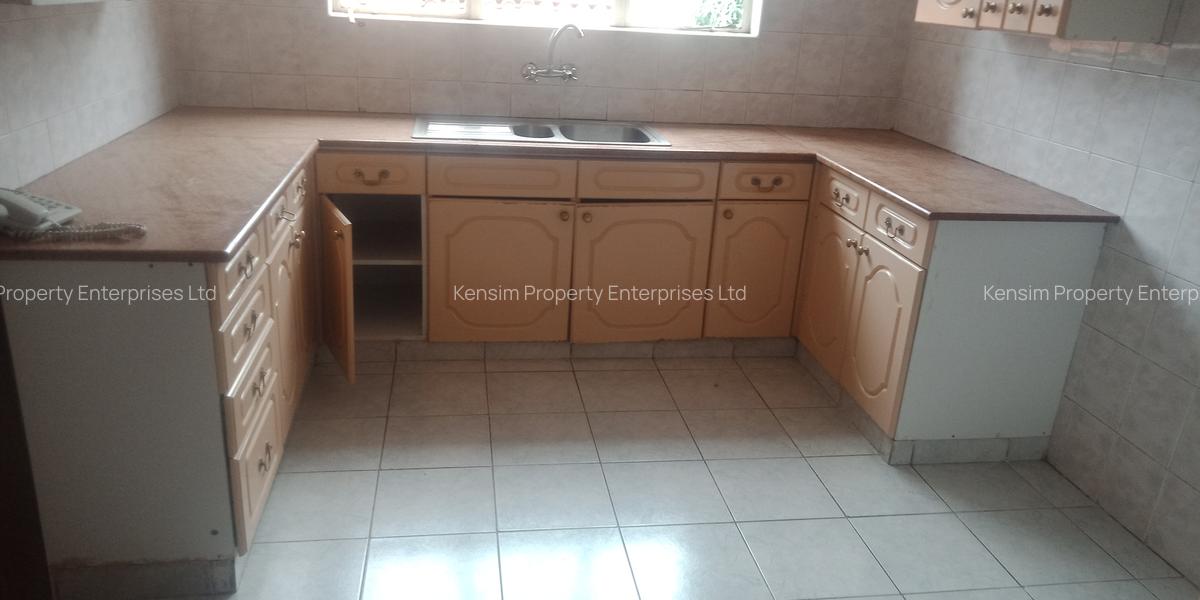 4 Bed Townhouse with En Suite in Lavington - 6