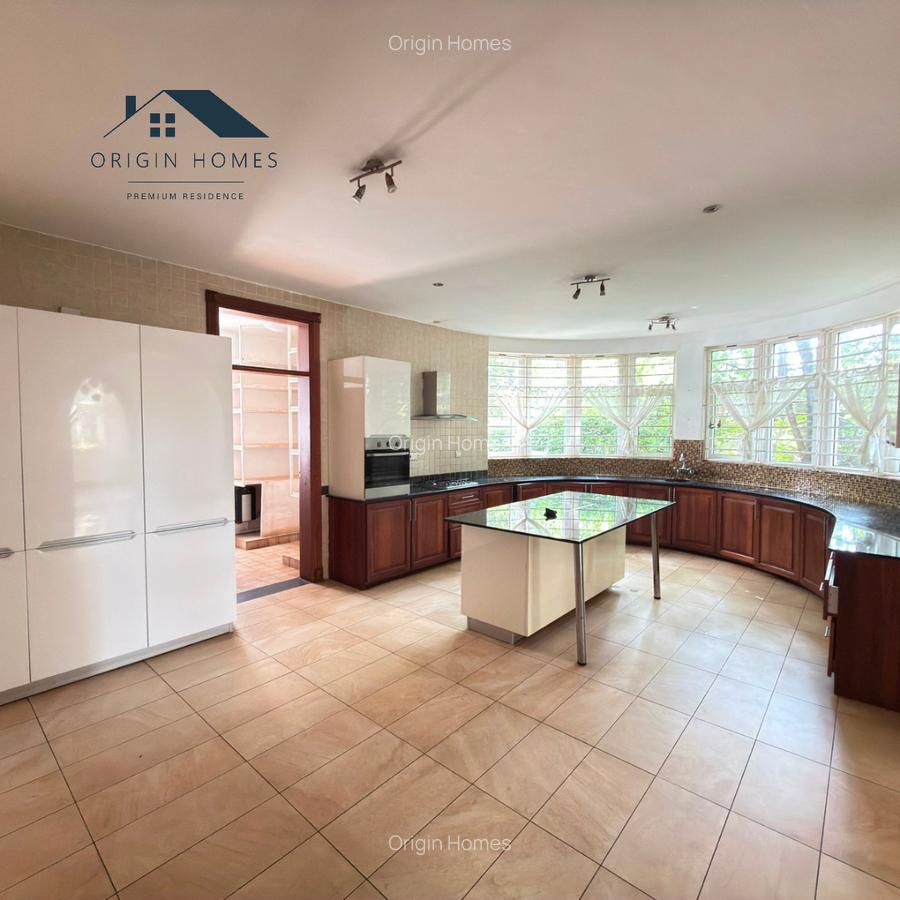 5 Bed House with En Suite at Rosslyn - 8