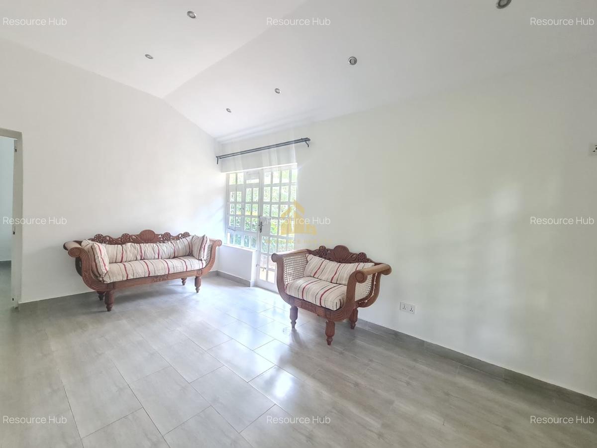 1 Bed House with En Suite at Karen - 2