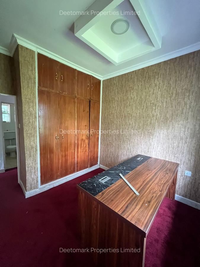 3 Bed House with Garden at Galleria - 14