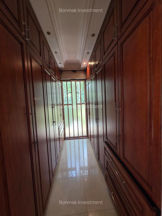 5 Bed House with En Suite at Old Runda - 14