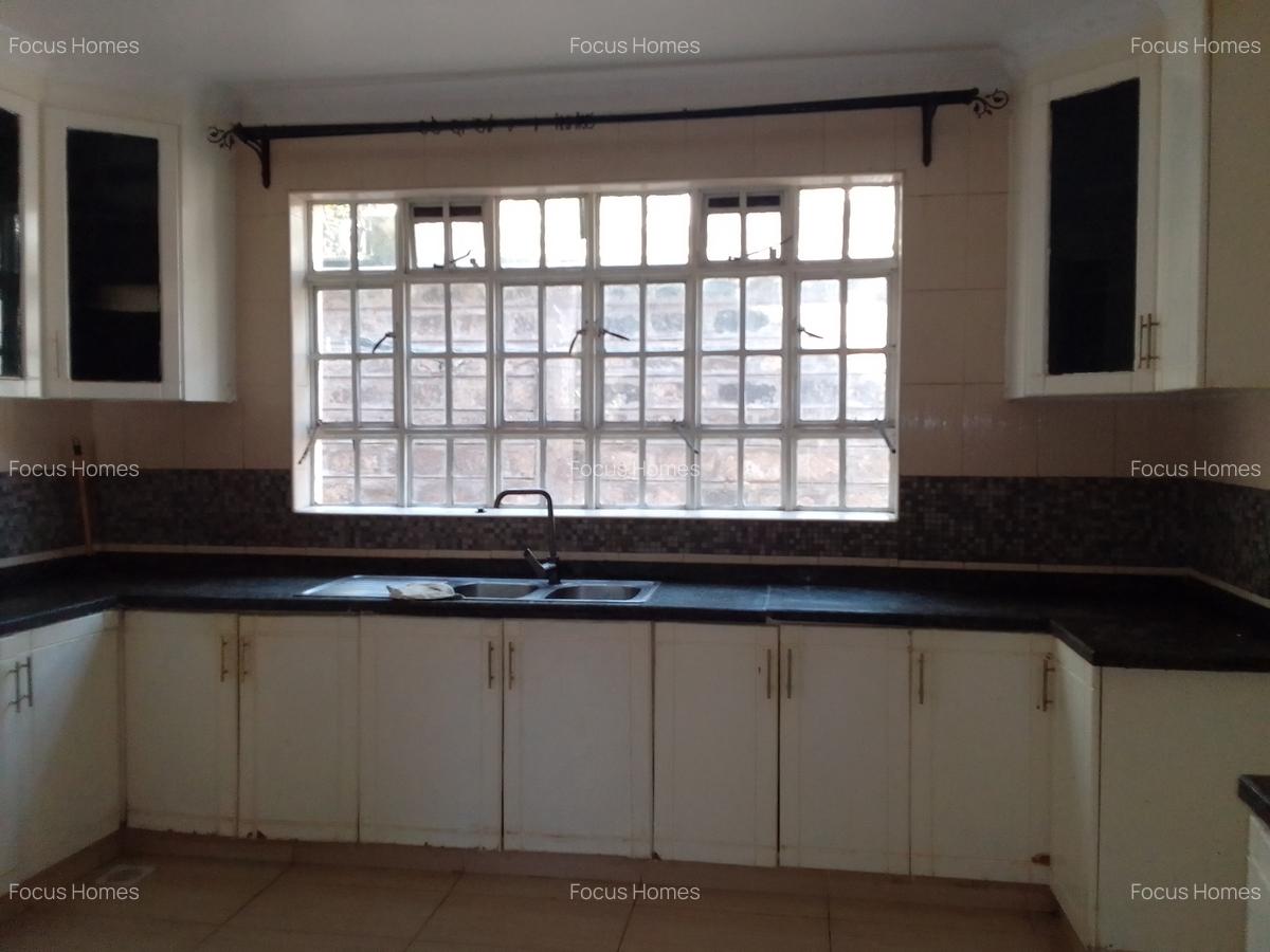 5 Bed Townhouse with En Suite in Lavington - 17