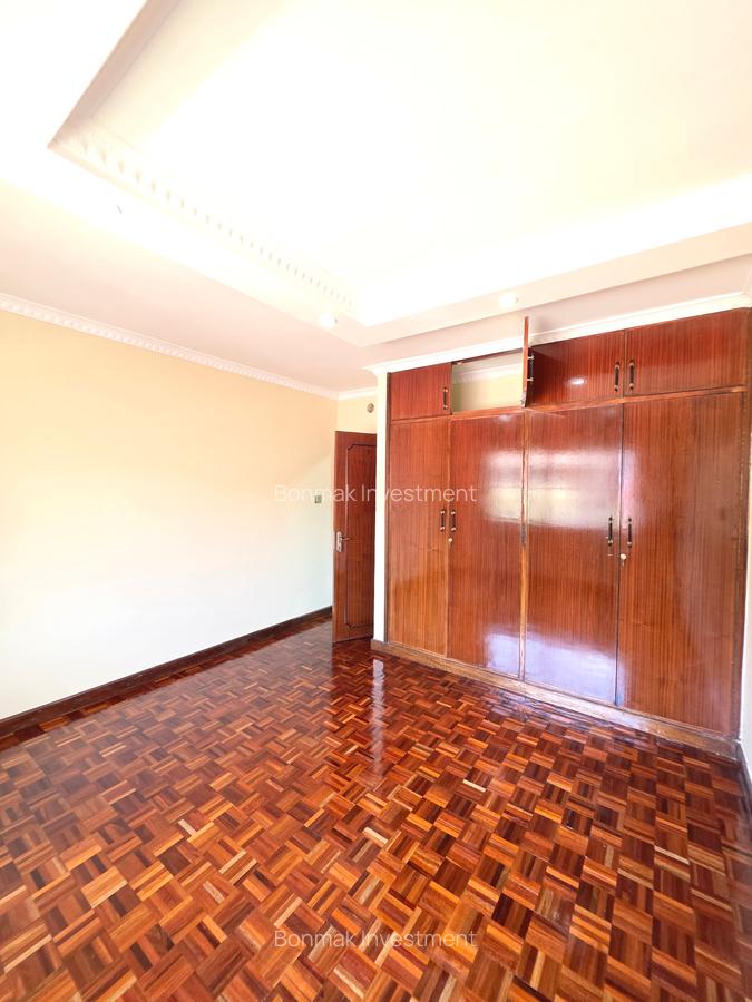 4 Bed Townhouse with En Suite at Lavington - 8