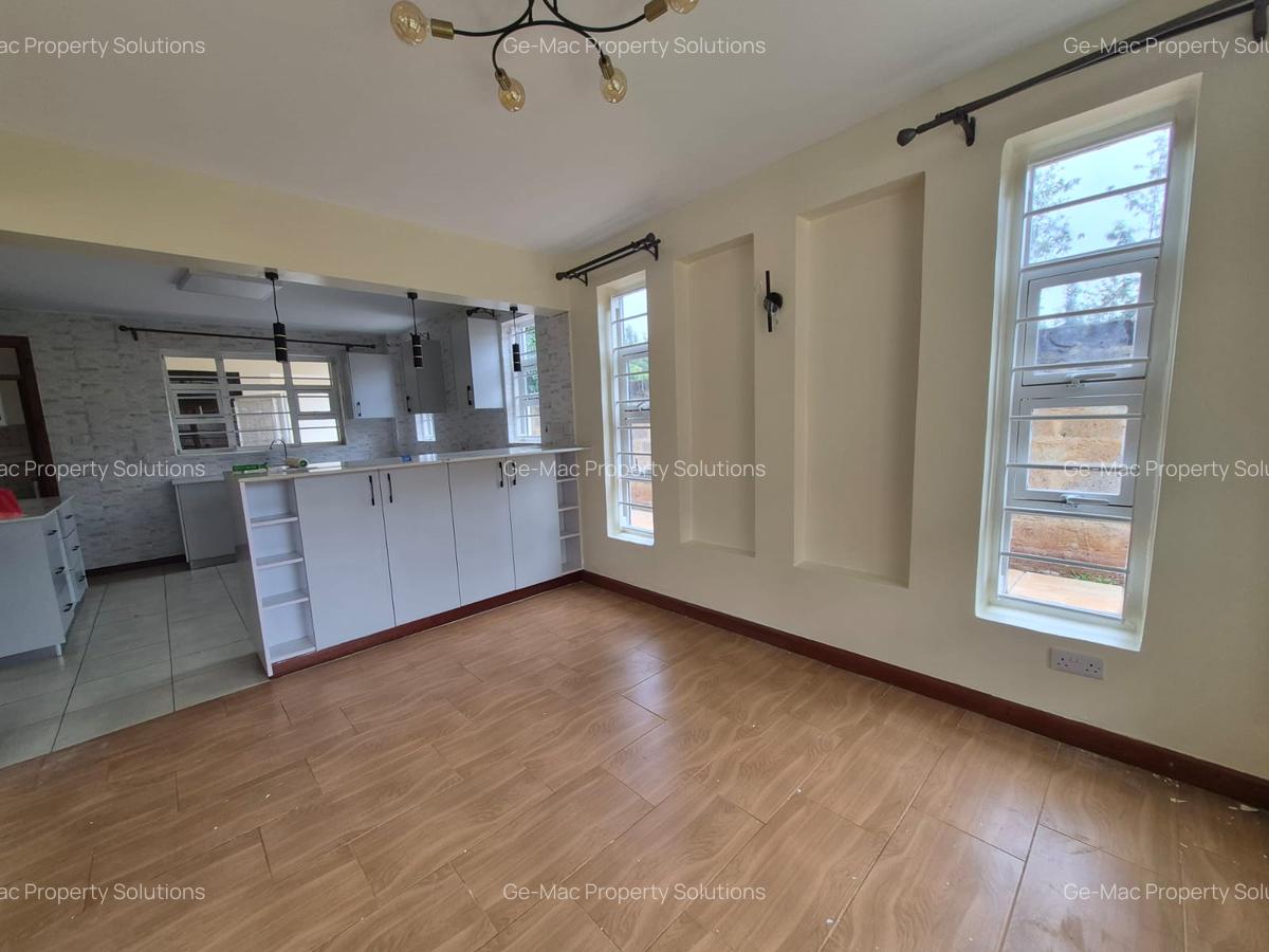 4 Bed House with En Suite in Thome - 2