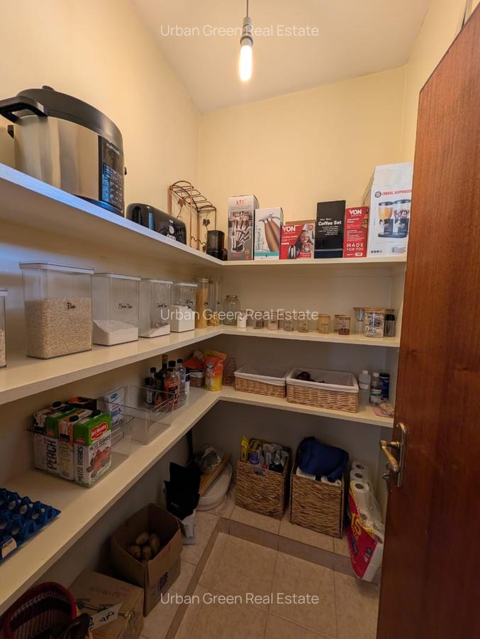 3 Bed Apartment with En Suite at Dennis Pritt Rd - 8