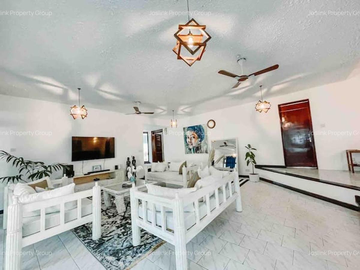 Furnished 5 Bed Apartment with En Suite at Greenwood Drive - 16